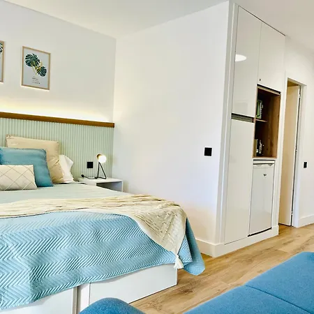 Beautiful Brand New Study 24-hour Reception Apartment *
