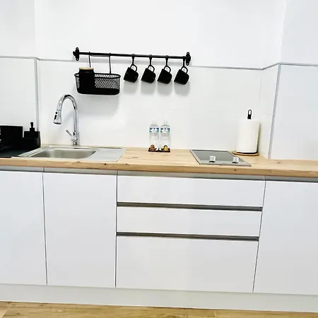 Beautiful Brand New Study 24-hour Reception Apartment Benalmádena