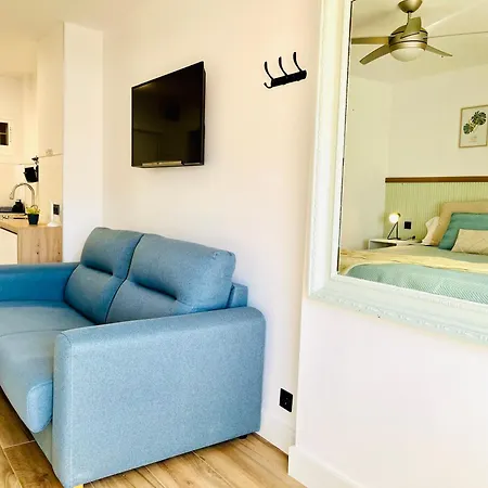 Beautiful Brand New Study 24-hour Reception Apartment *