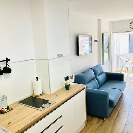 Beautiful Brand New Study 24-hour Reception Apartment