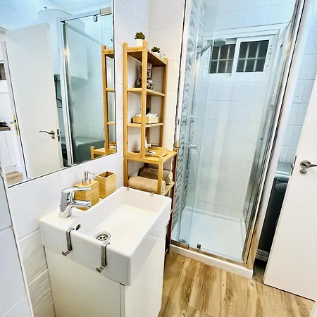 Beautiful Brand New Study 24-hour Reception Apartment Benalmádena